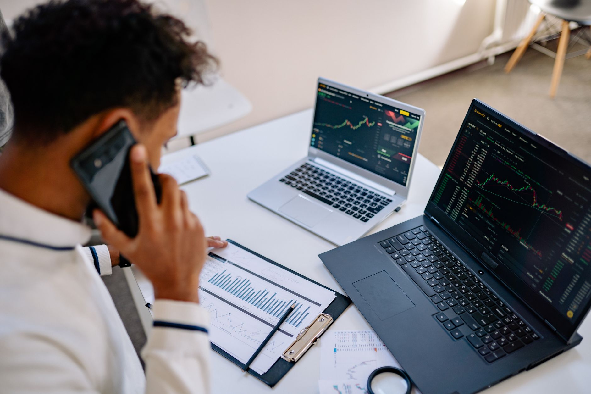 Margin Call คืออะไร: วิธีป้องกันไม่ให้พอร์ตเทรดถูกปิดกลางทาง — FAQ | Forex คู่มือ iCafeForex