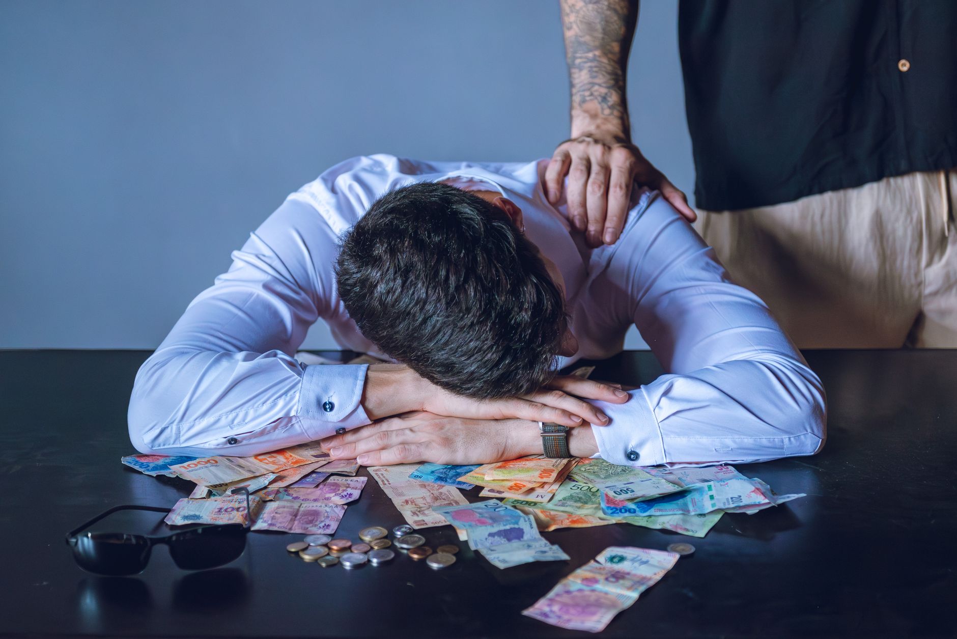จิตวิทยาเงิน (Money Psychology) 2026 วิธีคิดเรื่องเงินแบบคนรวย Rich Mindset vs P — Scarcity Mindset vs Abundance Mindset: สองกรอบความคิดที่ตัดส | Forex คู่มือ iCafeForex