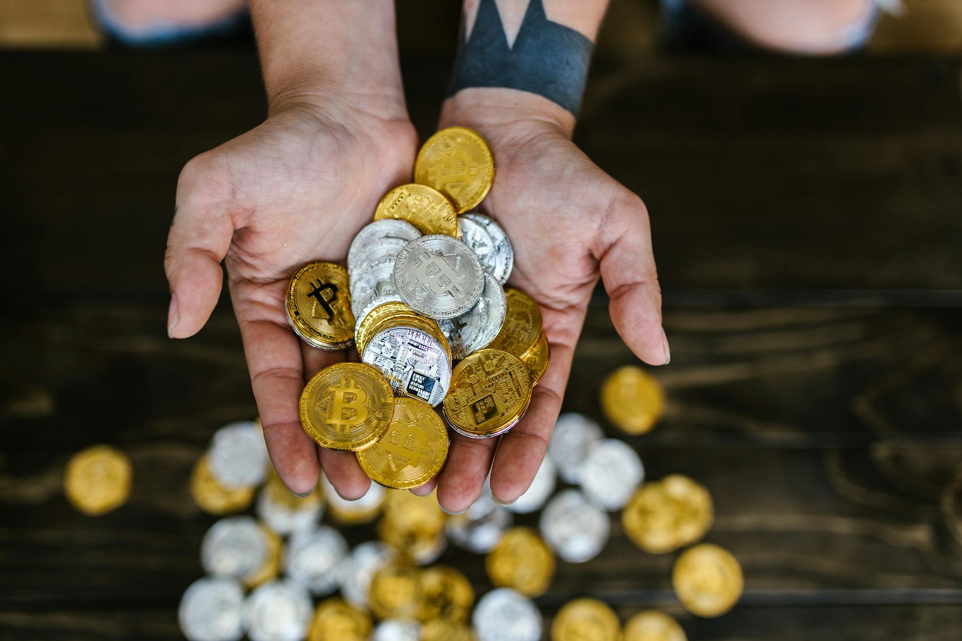 DeFi คืออะไร: เข้าใจ Decentralized Finance ก่อนลงทุนจริง 2026 — วิธีเริ่มต้นลงทุนใน DeFi สำหรับคนไทย | Forex คู่มือ iCafeForex